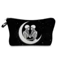 Schwarze Kosmetiktasche mit Gothic Skelett Mond Motiv, Reißverschluss und praktischer Schlaufe. - Doppelter Totenkopf und Mond (hzk2773)
