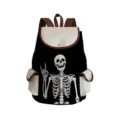 Vue détaillée de l'imprimé squelette et des poches contrastées sur le sac à dos noir. - Imprimé Main de Crâne Rock (sjk2460)
