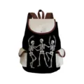 Gros plan du sac à dos en toile noire avec des imprimés de squelettes dansants et des poches. - Imprimé Crânes Dansants (sjk2461)