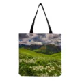 Sac cabas en toile à imprimé paysager floral naturel pour femmes et étudiantes stylées - Imprimé Montagne et Prairie de Fleurs Blanches (hm12020)