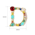 Gekleurde zirkonia letter D hanger detailweergave met afmeting van 21mm hoogte en 16mm. - Letter D / 21mm x 16mm