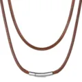 Vista dettagliata di una collana in corda di pelle intrecciata marrone con chiusura in acciaio. - Modello due / 40CM / 3mm / Marrone