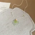 Collana con ciondolo volpe in resina verde boho con corda crema e perline chic. - 83# Collana - Verde