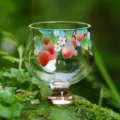 Clear glass tea cup featuring a cute strawberry pattern and pink base, perfect for daily drinking. - 45ml / Youman Tasting Cup (Pink Stem)
