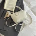 Witte lederen schoudertas met handvat en schattige berenhanger, casual Koreaanse tas. - Met Hanger / Wit
