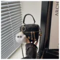 Bolso cosmético acolchado negro con cadena y lindo colgante de peluche para un estilo chic. - Negro / Pequeño (Con Colgante)