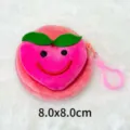 Détail d'un mignon porte-monnaie en peluche pêche rose avec smiley et crochet, 8x8 cm - Pêche