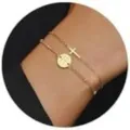 Bracciale multistrato dorato con croce e iniziale per donna, elegante regalo di gioielli. - Oro (P)