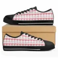 Personalisierte Muttertag bedruckte Low-Top-Segeltuchschuhe klassische schwarze Damen Sneaker. - 38 / Weißer rosa Herz-Muttertagsdruck (DF20046)