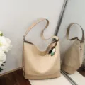 Trendy woven bucket bag for women, chic retro shoulder crossbody bag with elegant charm. - With Pendant / Khaki