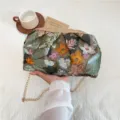 Elegante borsa a tracolla da sera ricamata di paillettes con catena metallica chic. - Verde