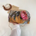 Borsa a tracolla da sera con catena ricamata di paillettes dal design tradizionale. - Arancione