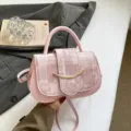 Bolso de hombro rosa elegante para mujeres, bolso de mano con diseño de hebilla de metal. - Rosa