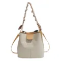 Bolso tipo cubo trenzado blanco roto con asa de cadena y pañuelo, elegante bolso retro. - Con Pañuelo de Seda / Blanco Roto