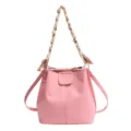 Bolso cubo tejido rosa elegante con asa de cadena de pañuelo de seda, bolso de hombro con estilo. - Con Pañuelo de Seda / Rosa