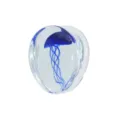 Detailaufnahme eines Ohrpflugs aus klarem Glas mit blauem Quallen-Design im Inneren. - Wassertropfen Transparent + Blau (M2565) / 8mm