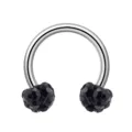 Nahaufnahme Detail von Edelstahl Hufeisen Koerper-Piercing Schmuck mit schwarzen Kristallen. - 1.2*8*3mm / Schwarz