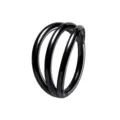 Detailopname van de 18G zwarte roestvrijstalen driedubbele piercingring voor diverse zones. - Zwart