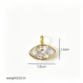 Vista dettagliata del pendente elegante in zircone marquise dorato con finiture di grande pregio. - Ciondolo Marquise / Oro