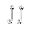 Primo piano dettagliato su gioielli per piercing bilanciere curvo in titanio con cristalli. - 1.6*11*5mm / Argento Bianco