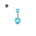 Λεπτομερές κοντινό πλάνο piercing αφαλού από τιτάνιο G23 με λαμπερά μπλε ζιργκόν σε σχήμα καρδιάς. - 1.6*8mm / Καρδιά / Γαλάζιο Ζιρκόνια