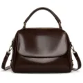 Sac à main rétro classique en cuir PU marron foncé, sac bandoulière élégant pour femmes. - Marron