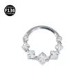 Primo piano dettagliato di anello nasale in titanio con pietre zirconia cubica quadrate. - Argento Bianco
