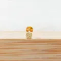 Gouden getextureerde piercing labret oorknop met fijn gefacetteerde afwerking. - 3 mm Gouden ronde kop
