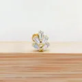 Titanium kraakbeen piercing knopje met fonkelende zirkonia stenen in mooie kroonvorm. - Bloem Goud