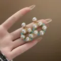 Eleganti orecchini rotondi di perle placcati in oro con cristalli verdi per donna moda - Stile Tondo Oro (10#)