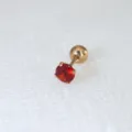Minimalistischer roter Zirkon Piercing Ohrring mit Kugelverschluss aus Edelstahl Material. - Stab 0.8x6mm / Stein 2mm / Roségold & Rot (1 Stück)