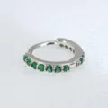 Orecchino da cartilagine a cerchio rotondo con zircone verde microincassato argento - 0.8x6mm / Argento con Strass Verde