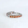 Orecchino a cerchio per cartilagine con zirconi arancioni brillanti finitura argento. - 0.8x6mm / Argento con Strass Arancione