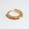 Orecchino a cerchio snodato dorato con pietre di zirconia rosa scintillanti per piercing cartilagine. - 0.8x6mm / Tono Oro Con Zirconia Rosso Rosa