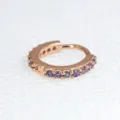 Orecchino a cerchio cartilagine oro rosa con luminosi zirconi cubici viola brillanti. - 0.8x6mm / Tono Oro Rosa Con Zirconia Viola