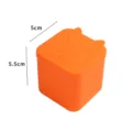 Petit contenant carré en silicone orange avec couvercle lapin pour repas bébé 5x5cm - Lapin / Orange