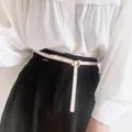 Minimalistischer schmaler Ledergürtel für Damen mit eleganter Metallschnalle Taille - 105cm / Beige