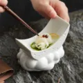 Assiette creuse en céramique en forme de croissant avec socle nuage pour cuisine fusion - Plat à Snack Croissant Nuage