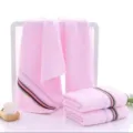 Rosa Baumwoll-Streifen-Gesichtstuch-Set, weiche und saugfähige Handtücher für den täglichen Gebrauch. - Rosa mit Regenbogenstreifen