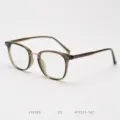 Détail de monture de lunettes rétro en acétate, vert translucide avec pont en métal. - Vert olive / Or C5