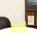 Neongelbe transparente Umhängetasche, glänzende Baguette Handtasche, minimalistische Tasche. - Transparentes Hellgelb