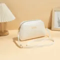 Weiß Umhängetasche gesteppt, Schicke PU Leder Kameratasche Schultertasche Variante. - Weiß (Wellensteppung) / M