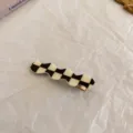 Schwarz-weiße Karomuster Haarklammer Detailaufnahme, stilvolles welliges Design Accessoire. - #17 Entenschnabel-Clip - Wellenförmig - Schwarz-weiß kariert / Schwarz Weiß