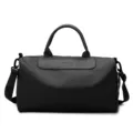 Borsa da viaggio nera di grande capacità con separazione umido secca e tracolla comoda. - Nero