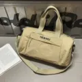Khaki canvas gym duffel bag with shoulder strap, large capacity travel and fitness storage bag. - 39*22*22 / Apricot