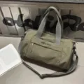 Durable green fitness duffel bag with spacious capacity, shoulder strap and sturdy handles. - 39*22*22 / Smoke