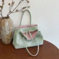 Light green tote bag with pink interior, dual handles, large capacity commute shoulder bag. - No Pendant / Green Grape Guava