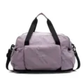 Leichte lila Reisetasche Sporttasche mit Schuhfach und wasserdichtem Stoff fürs Fitness. - Lila