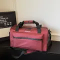 Grand sac de voyage pour femme et homme, sac de sport léger étanche avec bandoulière pratique. - Bordeaux