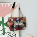 Bunte geometrische Patchwork Umhängetasche mit Münzfach, stilvolle zweiteilige Damentasche. - Regenbogen